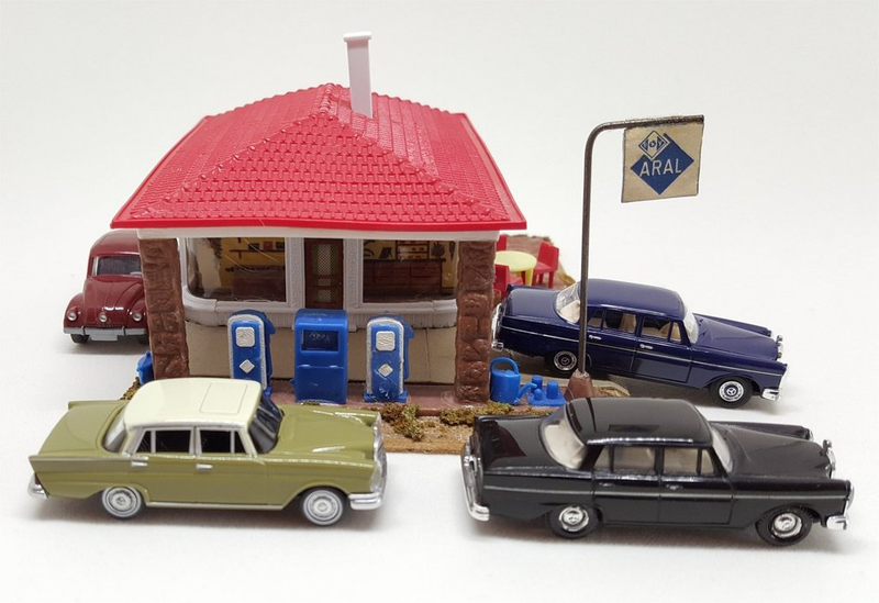 Illustration for article titled Surprise Saturday - HO Scale Aral Station